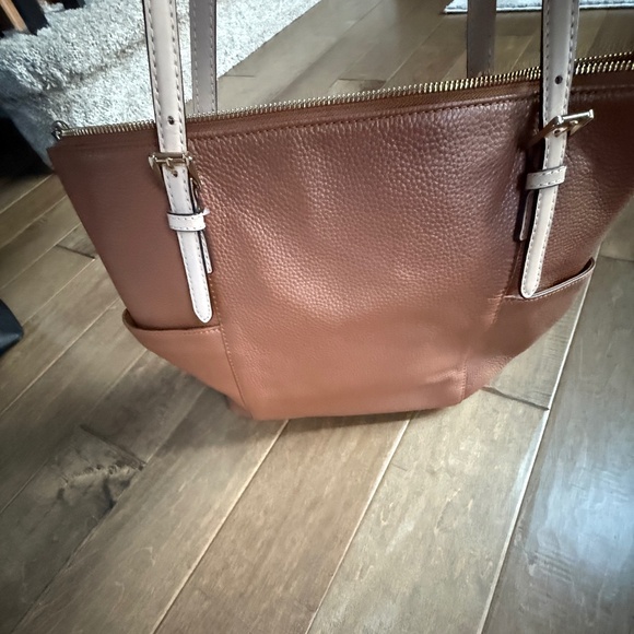 Michael Kors Jet Set East West Leather Brown Tote - Picture 2 of 6